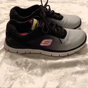 Skechers sneakers